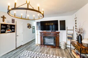 Interior - Ultimate Fun House: Private Pool & Arcade! (Bullhead City)