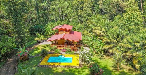 Private Riverside Jungle House w/ Pool, Orchard & Wildlife, 5 mins to Beach