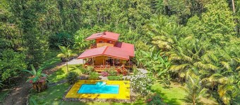 Private Riverside Jungle House w/ Pool, Orchard & Wildlife, 5 mins to Beach