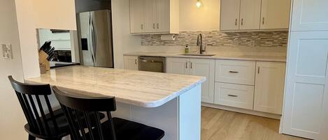 Mikroaaltouuni, uuni, liesi, astianpesukone