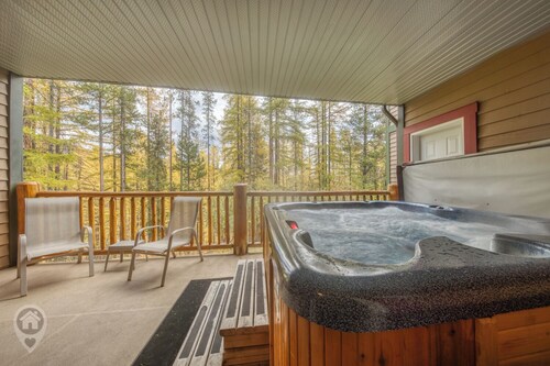 Kimberley Ridge condo with private hot tub