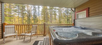 Kimberley Ridge condo with private hot tub