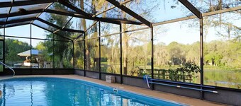 Pool Home, Dock on the Rainbow River & 7 kayaks!