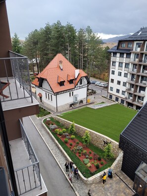 Property grounds - Cozy 1-bedroom apartment with AC in enchanting Zlatibor (Zlatibor)