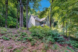 Exterior - Heartwood Manor (Asheville)