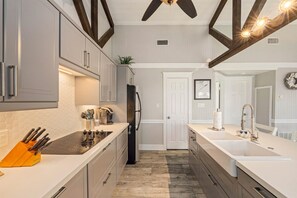 Fridge, microwave, oven, stovetop - Canal-Front Retreat w/ Bay Access & TX Sunsets (Jamaica Beach)