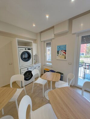 Dining - The Poet's Oasis | Travel Room (Crotone)