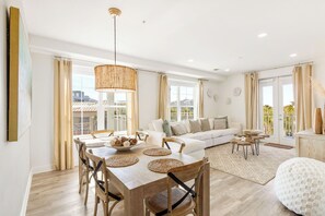 Smart TV - Sea La Vie Corner Condo at Gulf Place Wraparound Balcony & Beach Access (Santa Rosa Beach)