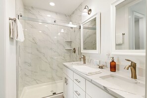 Shower, hair dryer, towels - Sea La Vie Corner Condo at Gulf Place Wraparound Balcony & Beach Access (Santa Rosa Beach)