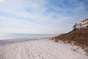 Beach nearby - Sea La Vie Corner Condo at Gulf Place Wraparound Balcony & Beach Access (Santa Rosa Beach)