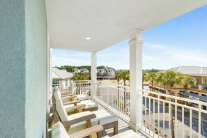 Property grounds - Sea La Vie Corner Condo at Gulf Place Wraparound Balcony & Beach Access (Santa Rosa Beach)