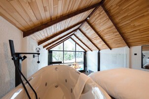 Bangalô superluxo, piscina particular, no jardim | Banheira de hidromassagem