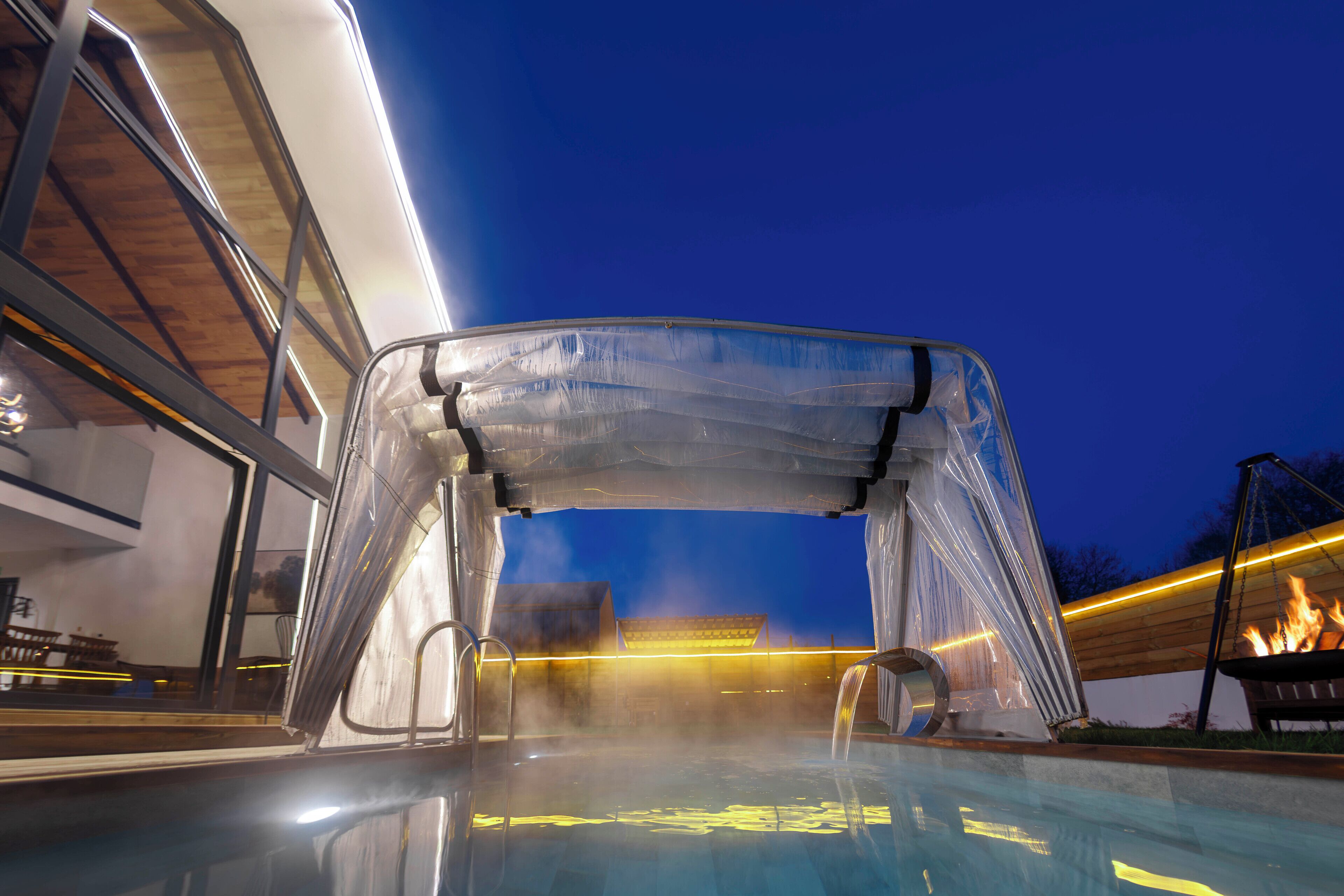 3 outdoor pools, pool umbrellas, sun loungers