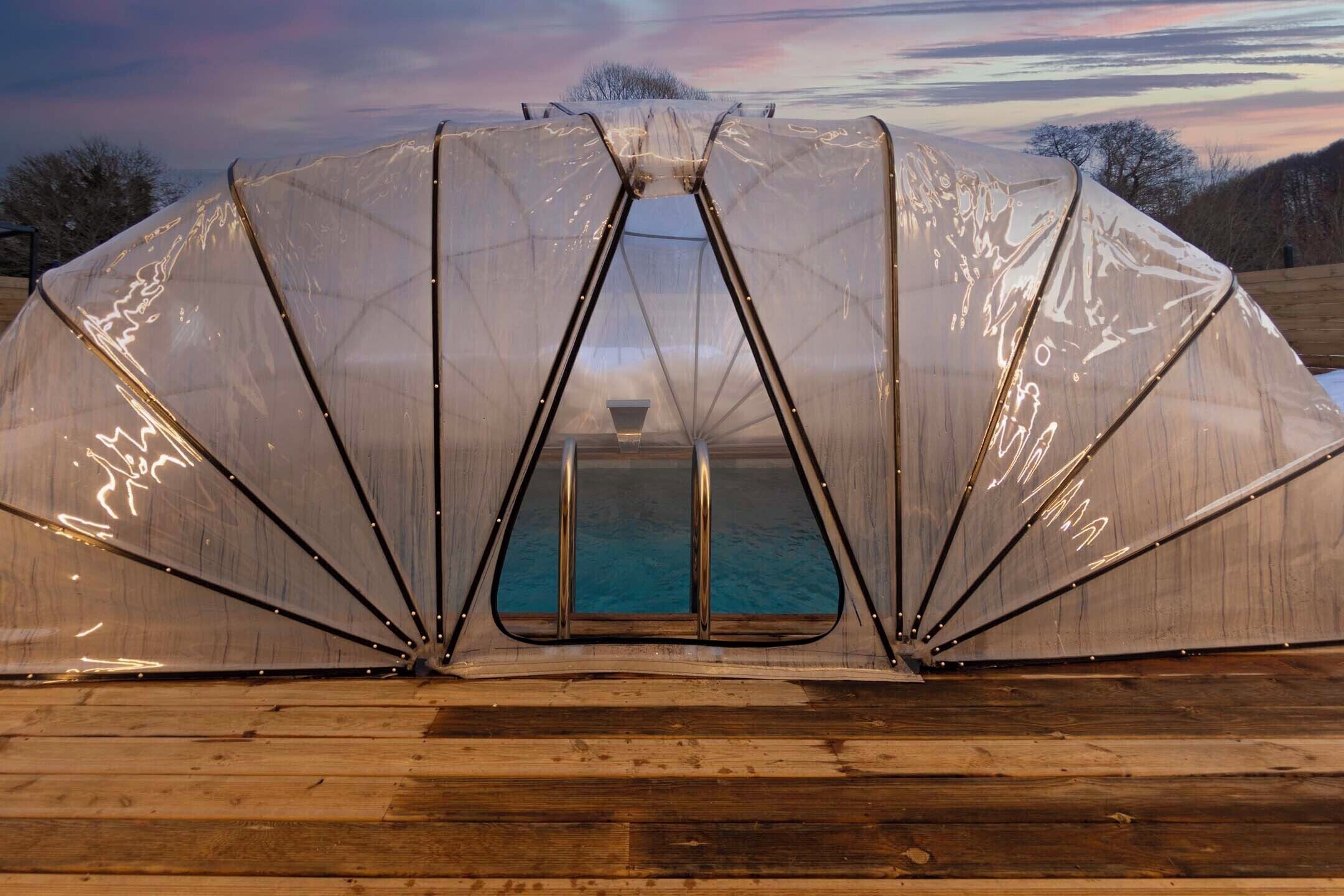 3 outdoor pools, pool umbrellas, sun loungers