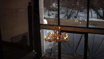 Bureau, espace de travail pour ordinateur portable, Wi-Fi gratuit