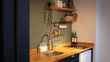 Luxury-Bungalow, eigener Pool, zum Garten hin | Eigene Kochnische