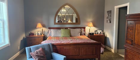 3 habitaciones, tabla de planchar con plancha, wifi y ropa de cama