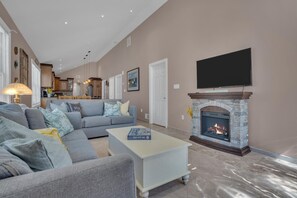 Smart TV - Walk to Beach/Boardwalk/Bay • 4BR • Garage Lounge • Patio • 3‑Car Parking (Seaside Heights)