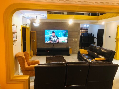Spacious family house (Com-25 TEMA) near beaches with comfort and security.