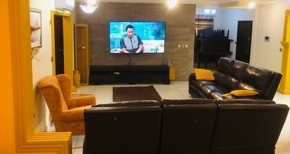Spacious family house (Com-25 TEMA) near beaches with comfort and security.