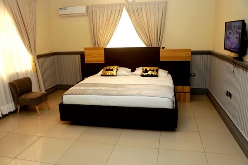 Spacious family house (Com-25 TEMA) near beaches with comfort and security.