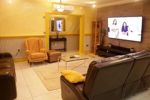 Smart TV - Spacious family house (Com-25 TEMA) near beaches with comfort and security. (Acca)
