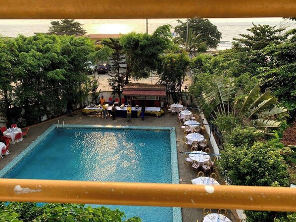 Outdoor pool - HOTEL COPACABANA BEACH KRIBI (Kribi)