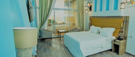 Caja de seguridad en la habitación y escritorio