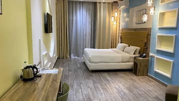 Family Double Room | In-room safe, desk, laptop workspace, blackout curtains
