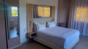 Deluxe Double Room, Balcony, Sea View | In-room safe, desk, laptop workspace, blackout drapes - HOTEL COPACABANA BEACH KRIBI (Kribi)