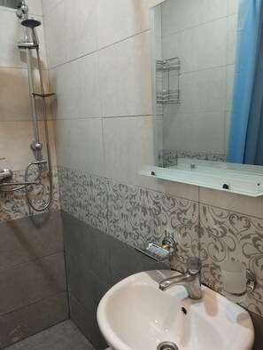 Dusche, Handtücher, Seife, Toilettenpapier