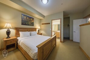 2 bedrooms, free WiFi, bed sheets - 2BR Kimberley Ridge Condo – Hot Tub & Ski Access (Kimberley)