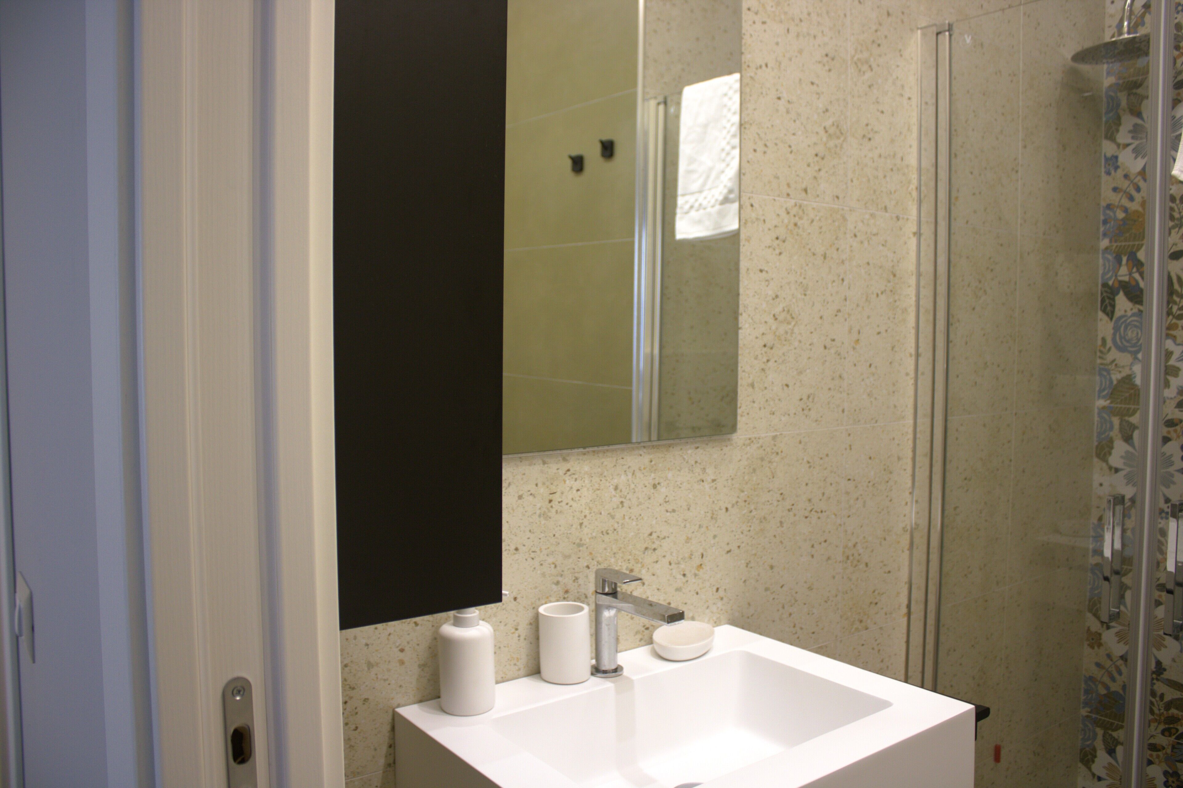 Doccia, asciugacapelli, bidet, asciugamani