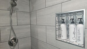 Family Bungalow | Bathroom - Family Fun Barn (Hot Springs)