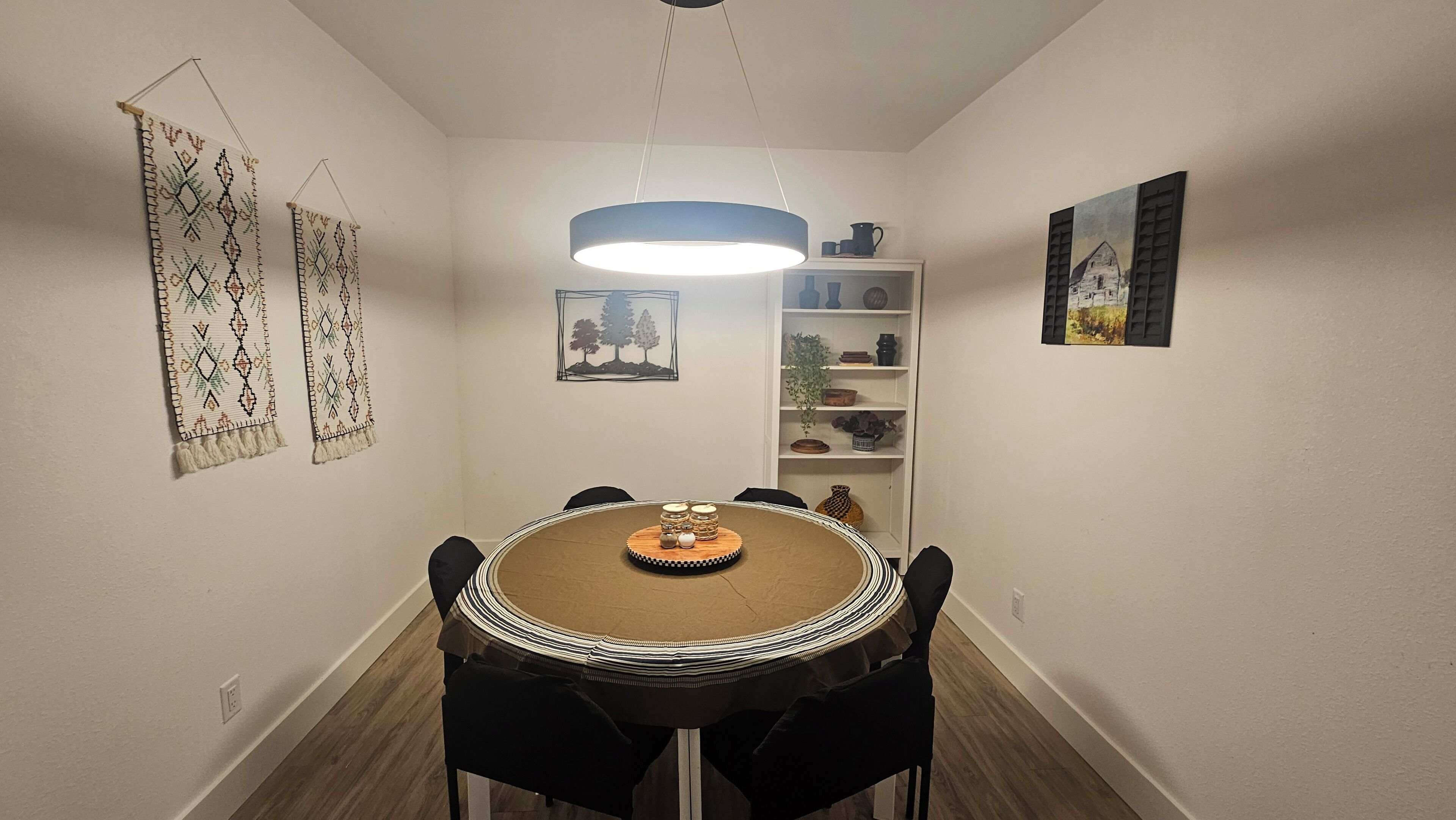 Family Bungalow | Dining