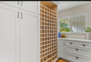Interior - Beautiful 4-bedrooms just 2 minutes from Seascape Golf. Quiet and relaxing! (Aptos)
