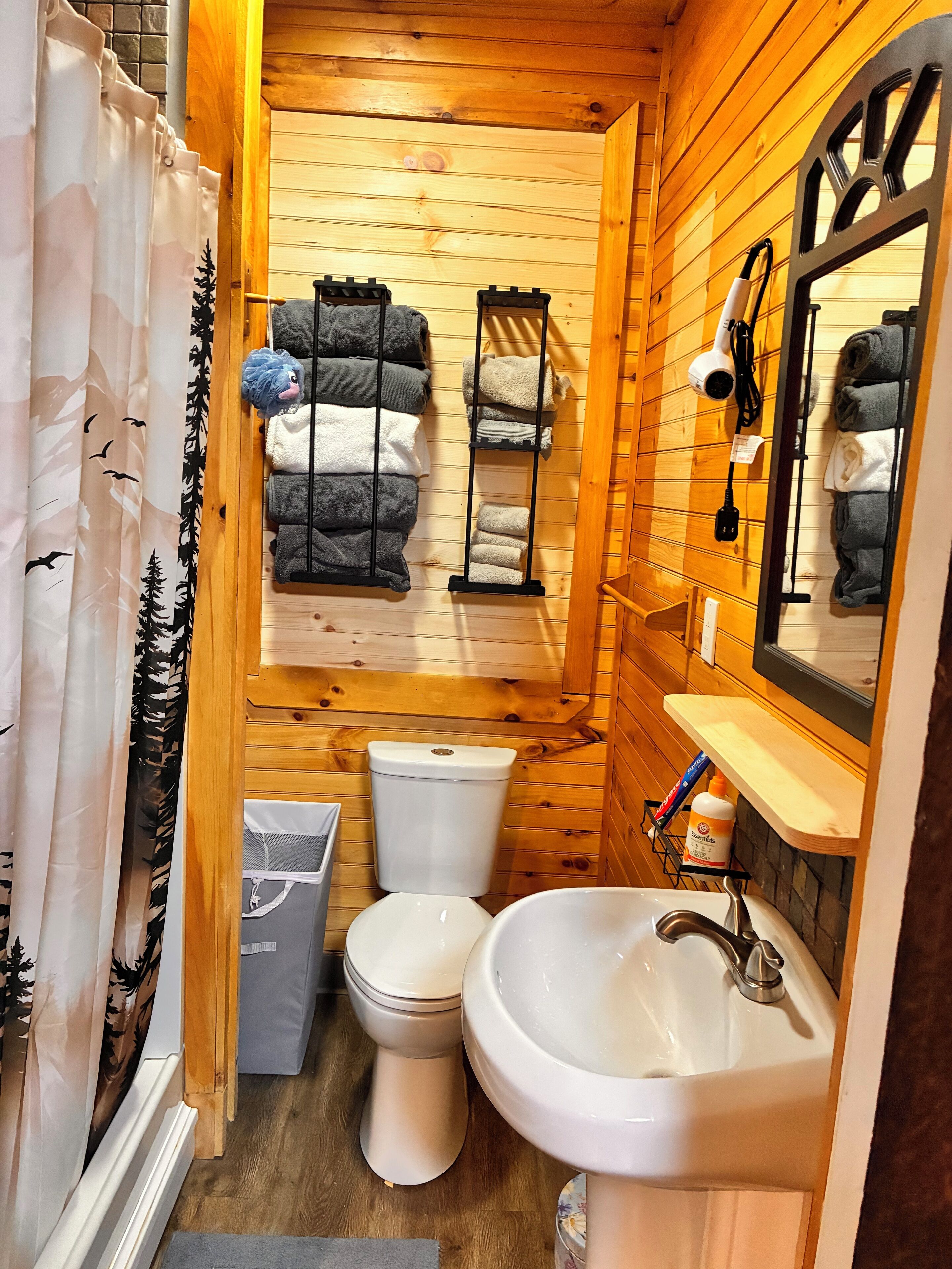 Cozy 2-bedrooms Apartment In Historic Syracuse.  Vintage Charms & Modern Comfort - Liverpool, NY