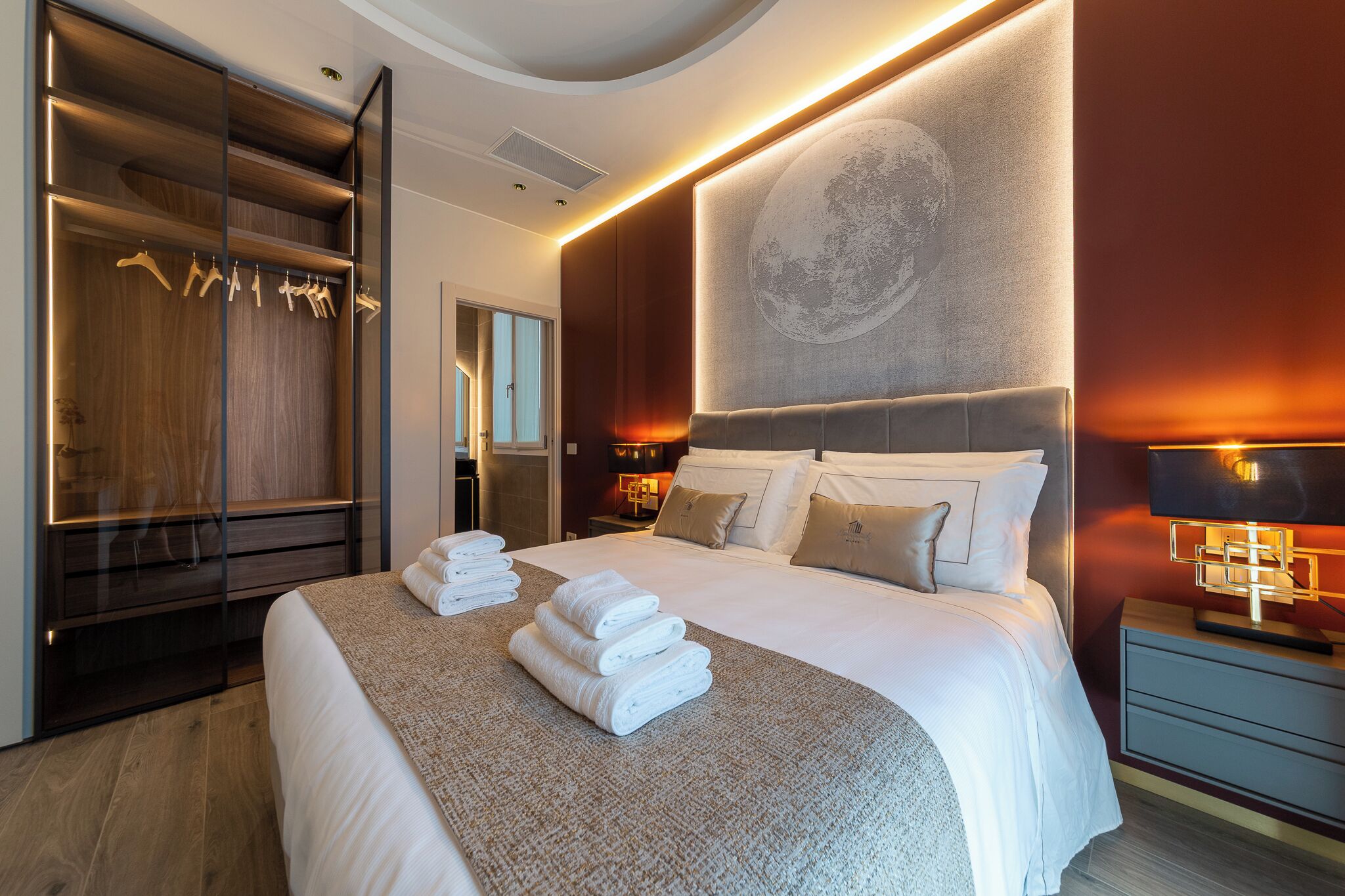 Chambre, balcon, vue ville