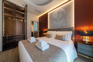 Chambre, balcon, vue ville