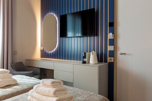 Room, Private Bathroom, City View | Blackout drapes, soundproofing, iron/ironing board, free WiFi - MW apartments (Milan)