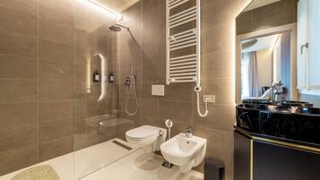 Chambre, balcon, vue ville