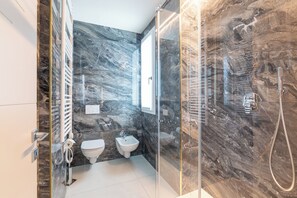 Apartment, 1 King Bed with Sofa bed, Balcony, City View | Bathroom | Shower, hair dryer, towels, soap - MW apartments (Milan)