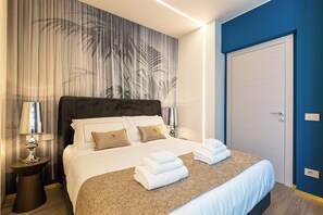 Chambre, salle de bains privée, vue ville