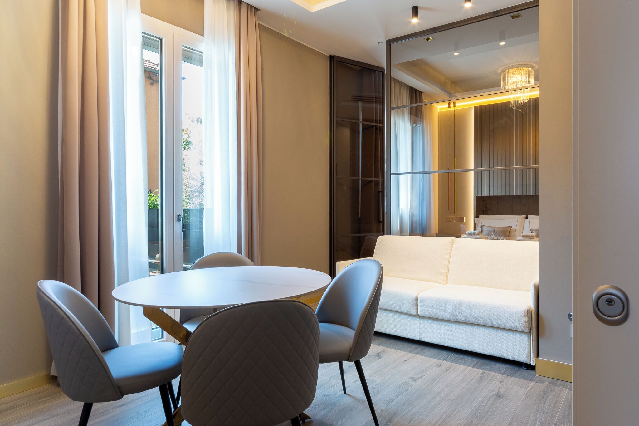 Apartment, 1 King Bed with Sofa bed, Kitchen, Courtyard View | Dining