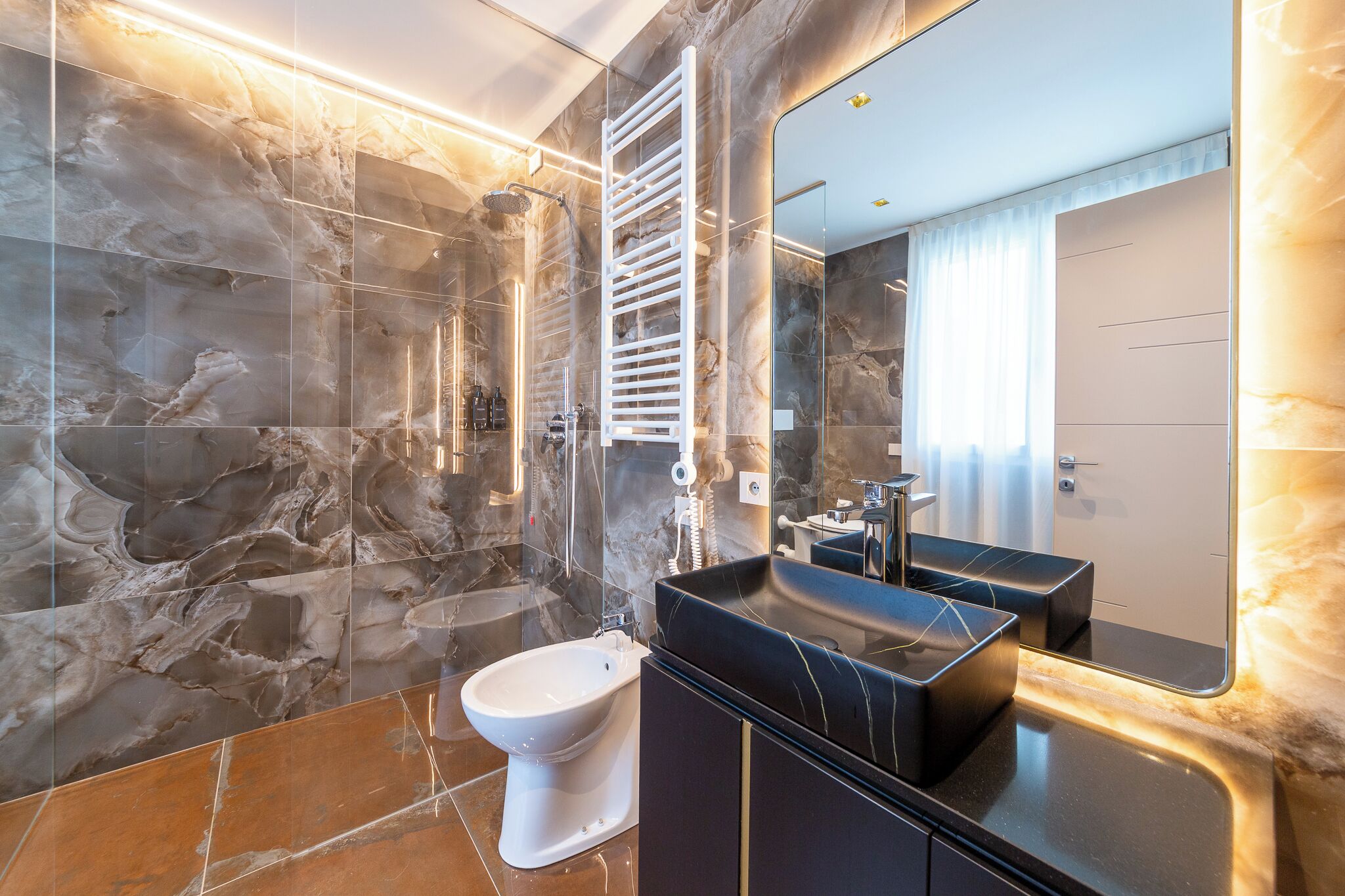 Camera, bagno privato, vista città