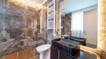 Camera, bagno privato, vista città