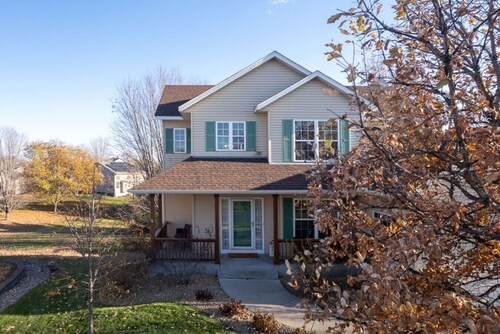 Spacious Modern 5-Bed Home –  Near Twin Cities