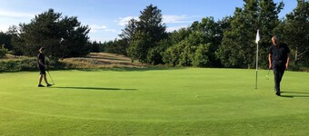 Apartment on golf course near the North Sea 