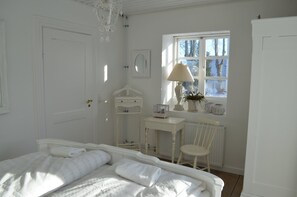 8 bedrooms, iron/ironing board, free WiFi - Large holiday home in seaside hotel style (Ans)