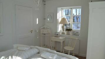 8 bedrooms, iron/ironing board, free WiFi